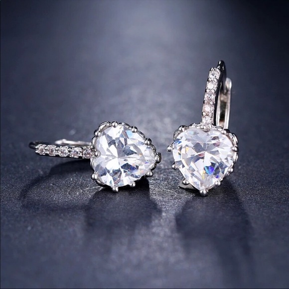 New 925 Silver Love Heart Sapphire Stud Earrings - Picture 3 of 3